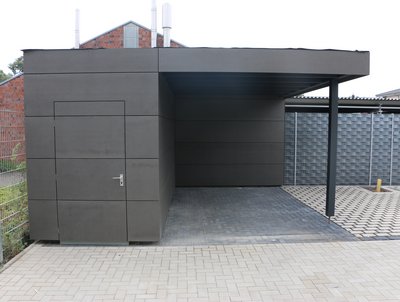 Ein Carport mit imi-beton Fassadenpaneel vintage anthrazit verkleidet