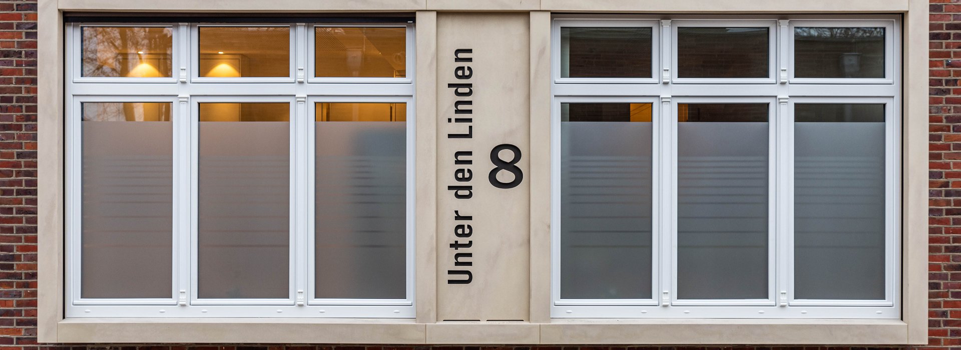 Fensterrahmen in Sandsteinoptik