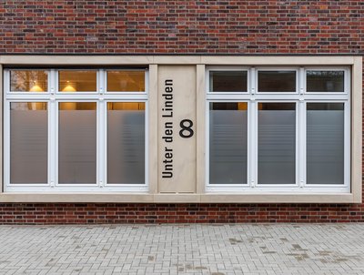 Fensterrahmen in Sandsteinoptik