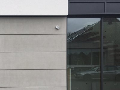 Nähere Aufnahme von verbauten imi-Fassade Elementen