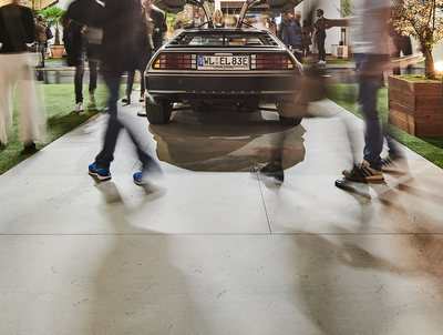 imi-beton Matte vintage standard auf dem Boden in einer Messehalle verlegt