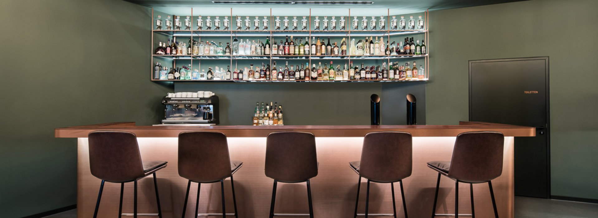 imi-metal Kupfer in einer Bar verbaut als Thekenverkleidung